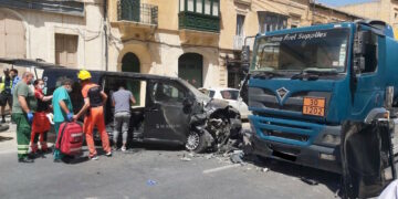 Gozo, schianto tra autocisterna e furgone, quattro feriti