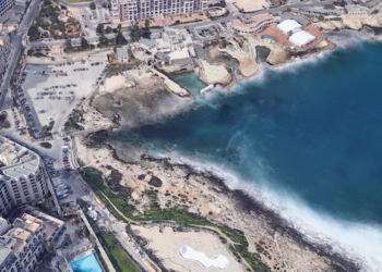 Mare inquinato a St. Julian’s, bagni e tuffi “sconsigliati” in un tratto di costa