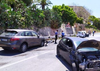 Scontro tra tre auto a Floriana, due feriti in gravi condizioni
