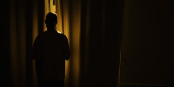 Filmava le donne che si spogliavano nei camerini. Nei guai guardone trentunenne