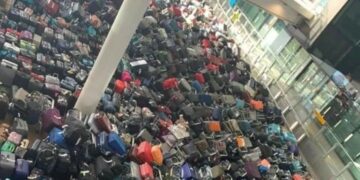 Tanti passeggeri e poco personale. Aeroporto di Heathrow in tilt da giorni