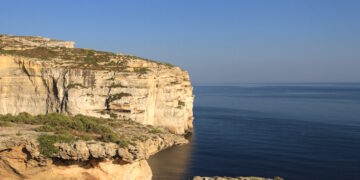 Birzebbugia: pescatore muore dopo la caduta da una scogliera