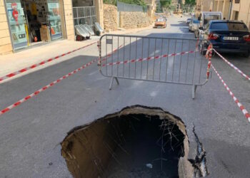 Ghajnsielem: grossa voragine si apre in strada, nessun ferito