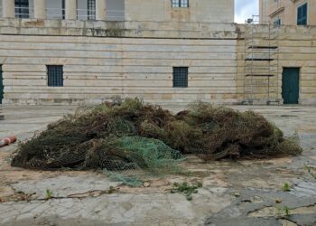 Le “reti fantasma” recuperate dai fondali marini si trasformano in gioielli