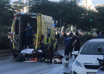 St. Julian’s: perdita d’olio sulla carreggiata, feriti due italiani a bordo di una moto