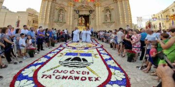 Grande successo per l’Infiorata di Gharb. L’evento nato dal gemellaggio con il Comune laziale di Gerano