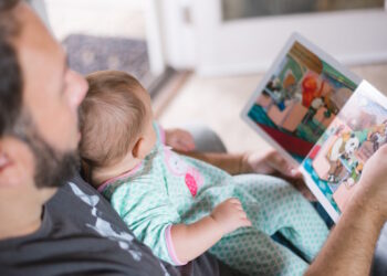 Figli e lavoro, da agosto ai neo-papà 10 giorni di congedo retribuiti