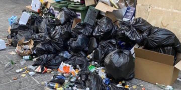 Cumuli di rifiuti nel centro di Valletta, l’ira del primo cittadino sui social