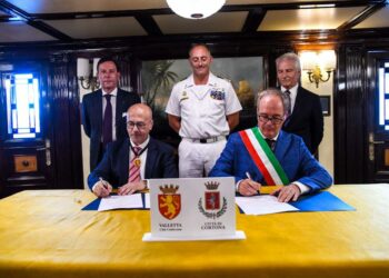 Firmato sulla nave Amerigo Vespucci il gemellaggio fra Valletta e la città italiana di Cortona