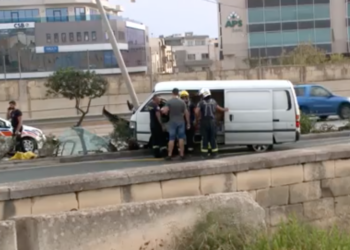 Birkirkara, perde il controllo del furgone e si schianta contro un palo della luce