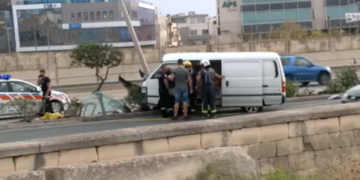 Birkirkara, perde il controllo del furgone e si schianta contro un palo della luce
