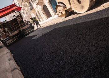 Mosta, gli “eterni” lavori stradali in Triq il-Kbira esasperano i negozianti. In sei sporgono denuncia