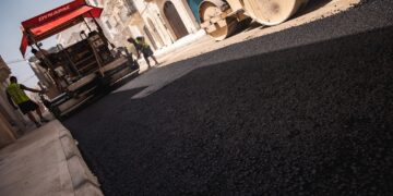 Mosta, gli “eterni” lavori stradali in Triq il-Kbira esasperano i negozianti. In sei sporgono denuncia