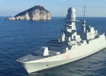 La nave da guerra italiana “Federico Martinengo” approda a Malta