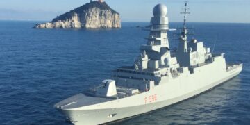 La nave da guerra italiana “Federico Martinengo” approda a Malta