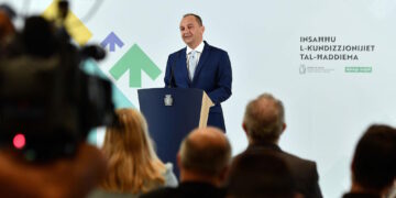 Contratti regolari, bonus, straordinari e malattia: il governo promette tutela ai rider