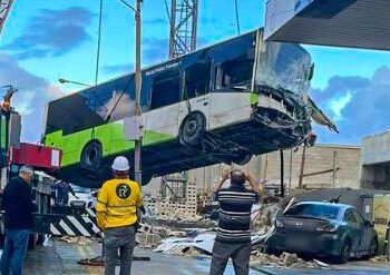 Autobus e sicurezza: mattinata da incubo, in due finiscono fuori strada