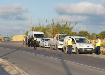 Controlli stradali a Xewkija: fermati dieci immigrati irregolari, multe per automobilisti indisciplinati