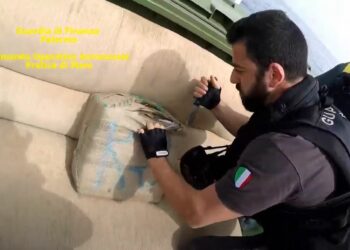 Sequestro di droga sul peschereccio The Quest - @Guardia di Finanza di Palermo