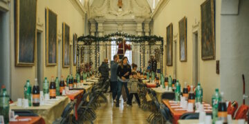 La Chiesa tende una mano ai poveri e alle persone sole: in 550 al pranzo di Natale, oltre cento i pasti distribuiti