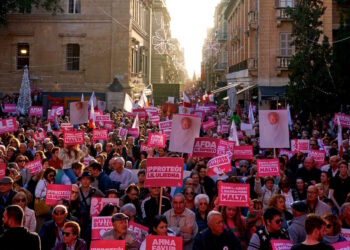 Migliaia di persone scendono in piazza per gridare “no” alla riforma della legge sull’aborto