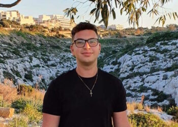 Gli amici ricordano JeanPaul, il giovane morto sotto le macerie nel cantiere di Paola