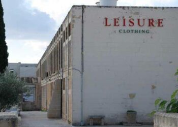 Traffico di esseri umani: sei anni di carcere per i dirigenti di Leisure Clothing