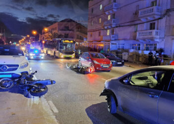 Mosta, scontro fra auto e moto. Tre persone finiscono in ospedale