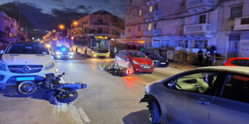Mosta, scontro fra auto e moto. Tre persone finiscono in ospedale