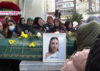 In Turchia l’ultimo saluto a Pelin Kaya. Lo zio della giovane vittima: «dolore indescrivibile»