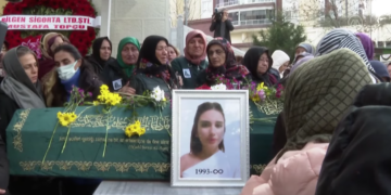 In Turchia l’ultimo saluto a Pelin Kaya. Lo zio della giovane vittima: «dolore indescrivibile»