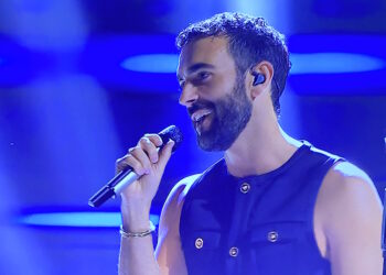 A Sanremo 2023 trionfa Marco Mengoni: «Dedico il premio a tutte le donne in gara»
