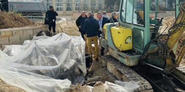 Al St. Vincent De Paul i resti di un aereo della Seconda Guerra Mondiale frenano gli scavi del giardino “terapeutico”