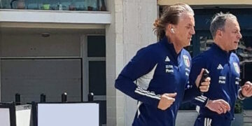Roberto Mancini pizzicato a fare jogging sul lungomare di Sliema