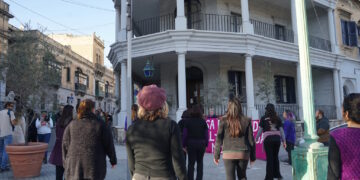 «La polizia e il tribunale sono i nostri stupratori»: attivisti in protesta davanti al commissariato di Msida