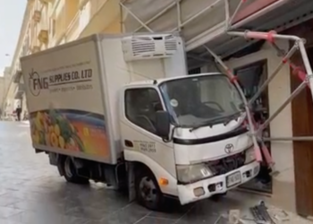 Furgone senza conducente investe due pedoni a Valletta