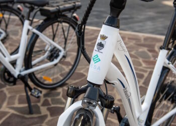 A Marsalforn inaugurate le 56 nuovissime e-bike per i cittadini pagate con i soldi delle multe