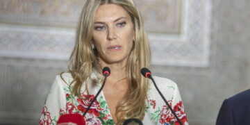 Scandalo Qatargate: l’ex vicepresidente del PE Eva Kaili esce di prigione, per lei braccialetto elettronico