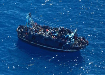 Migranti, 400 persone in pericolo in zona Sar maltese. Alarm Phone pressa: «Soccorreteli ora»