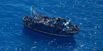 Migranti, 400 persone in pericolo in zona Sar maltese. Alarm Phone pressa: «Soccorreteli ora»
