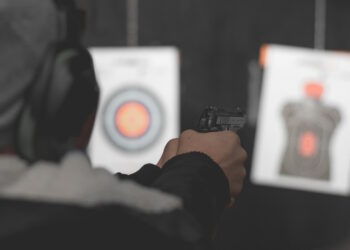 Incidente al poligono, 41enne di Gharb si spara ad un piede per errore