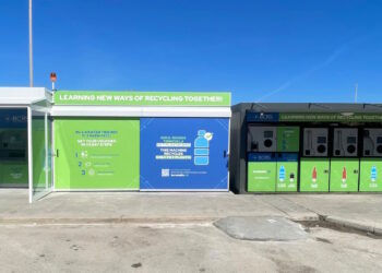 Riciclo dei rifiuti, installati i primi due nuovi distributori automatici “Jumbo” per bottiglie di plastica
