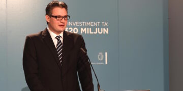 Scandalo ospedali pubblici, Konrad Mizzi nel mirino del NAO: «ha “ingannato” il gabinetto»