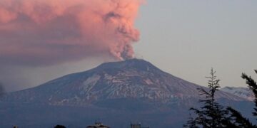 Etna in eruzione, Air Malta cancella i voli per Catania