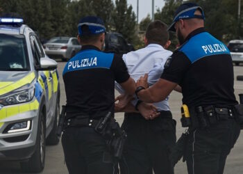 Msida, tassista minacciato viene rapinato e lasciato senza macchina. Fermati due uomini