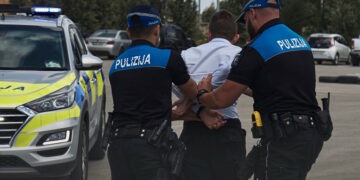 Msida, tassista minacciato viene rapinato e lasciato senza macchina. Fermati due uomini