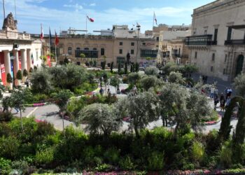 Diciottomila piante trasformano St. George’s Square in un grande giardino colorato per il Valletta Green Festival