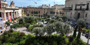 Diciottomila piante trasformano St. George’s Square in un grande giardino colorato per il Valletta Green Festival