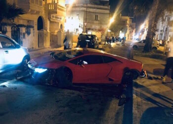 Incidente a Qormi, Lamborghini si schianta contro auto in sosta