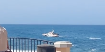 Tragedia a Sliema, donna perde la vita travolta dalle onde del mare agitato